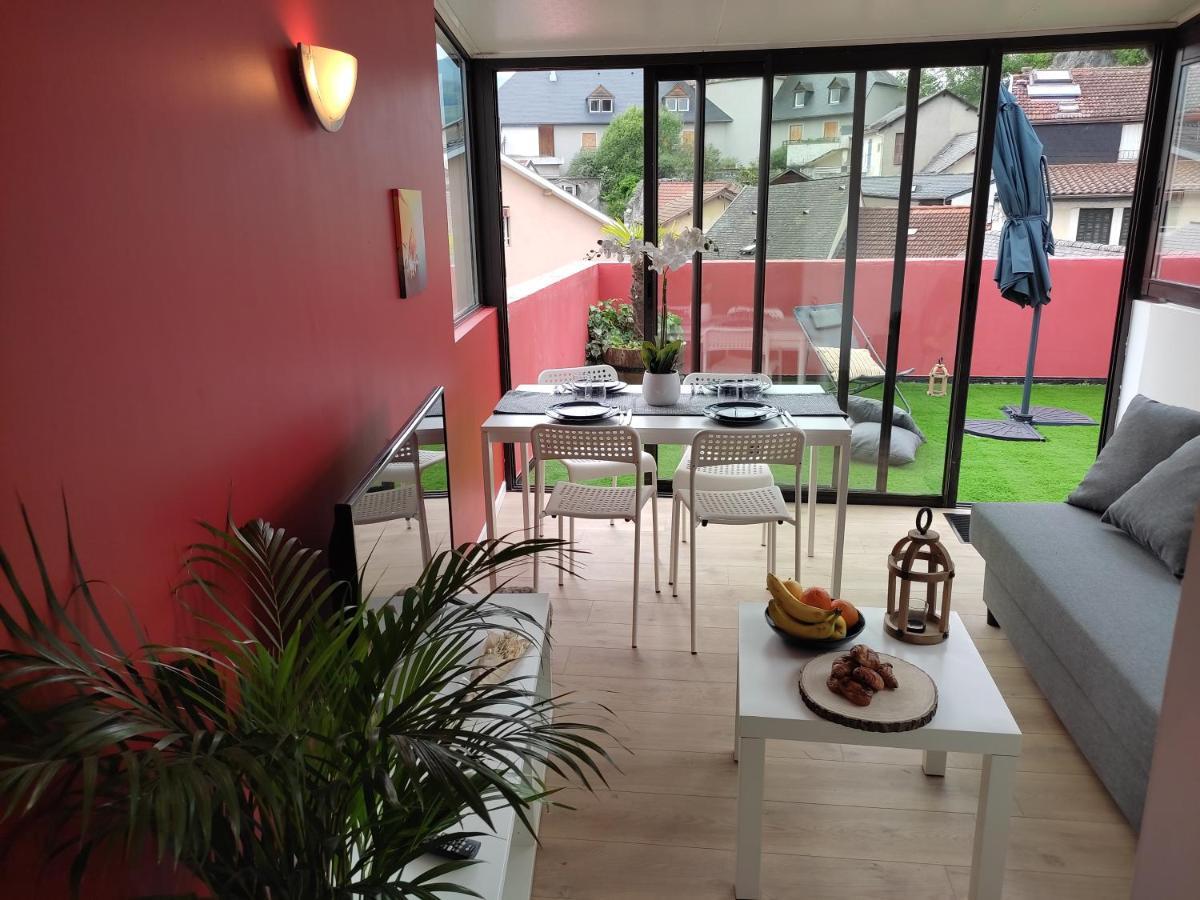 Air-Conditioned Flat With Terrace - Private & Independent - 루르드 외부 사진
