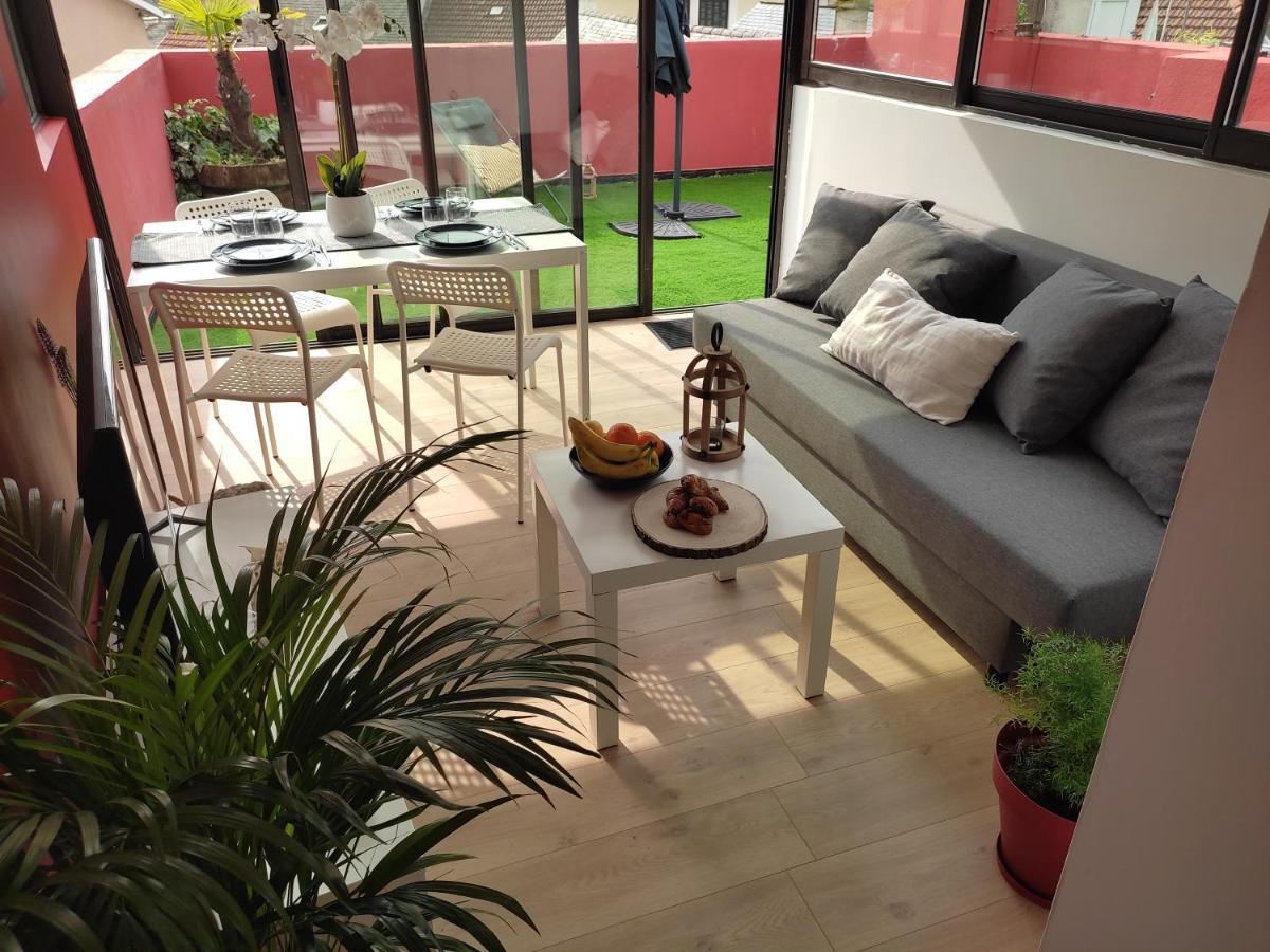 Air-Conditioned Flat With Terrace - Private & Independent - 루르드 외부 사진